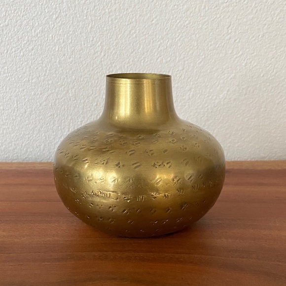 Brass hammered vase vintage vibes brushed gold patterned home decor boho modern - Picture 2 of 15